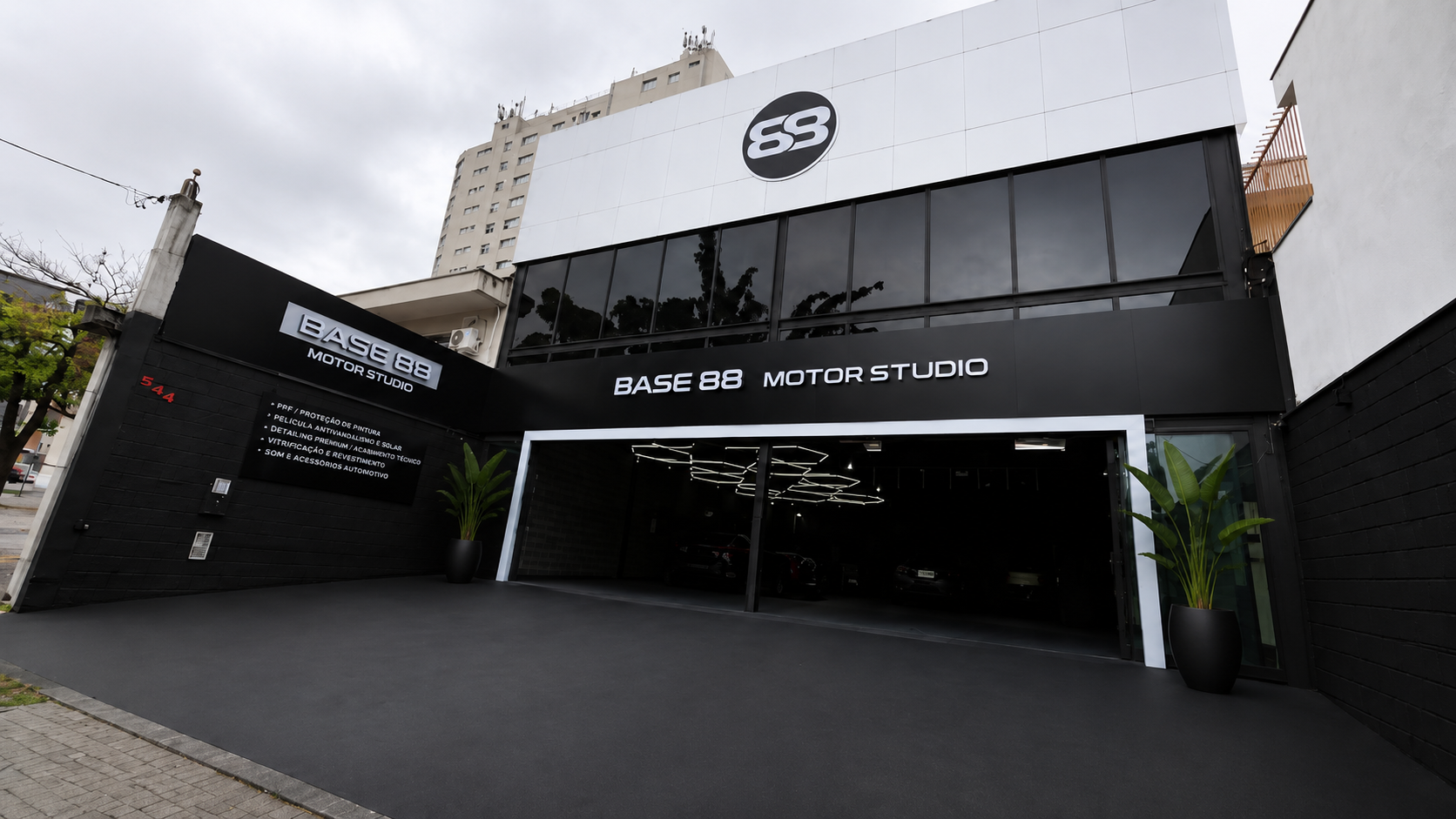 BASE 88 Motor Studio — Fachada